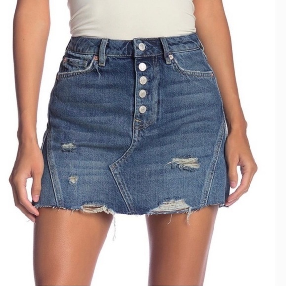 We The Free Denim/Jean Aline Buttonfly Distressed Mini Skirt. Size 31 - Picture 1 of 14